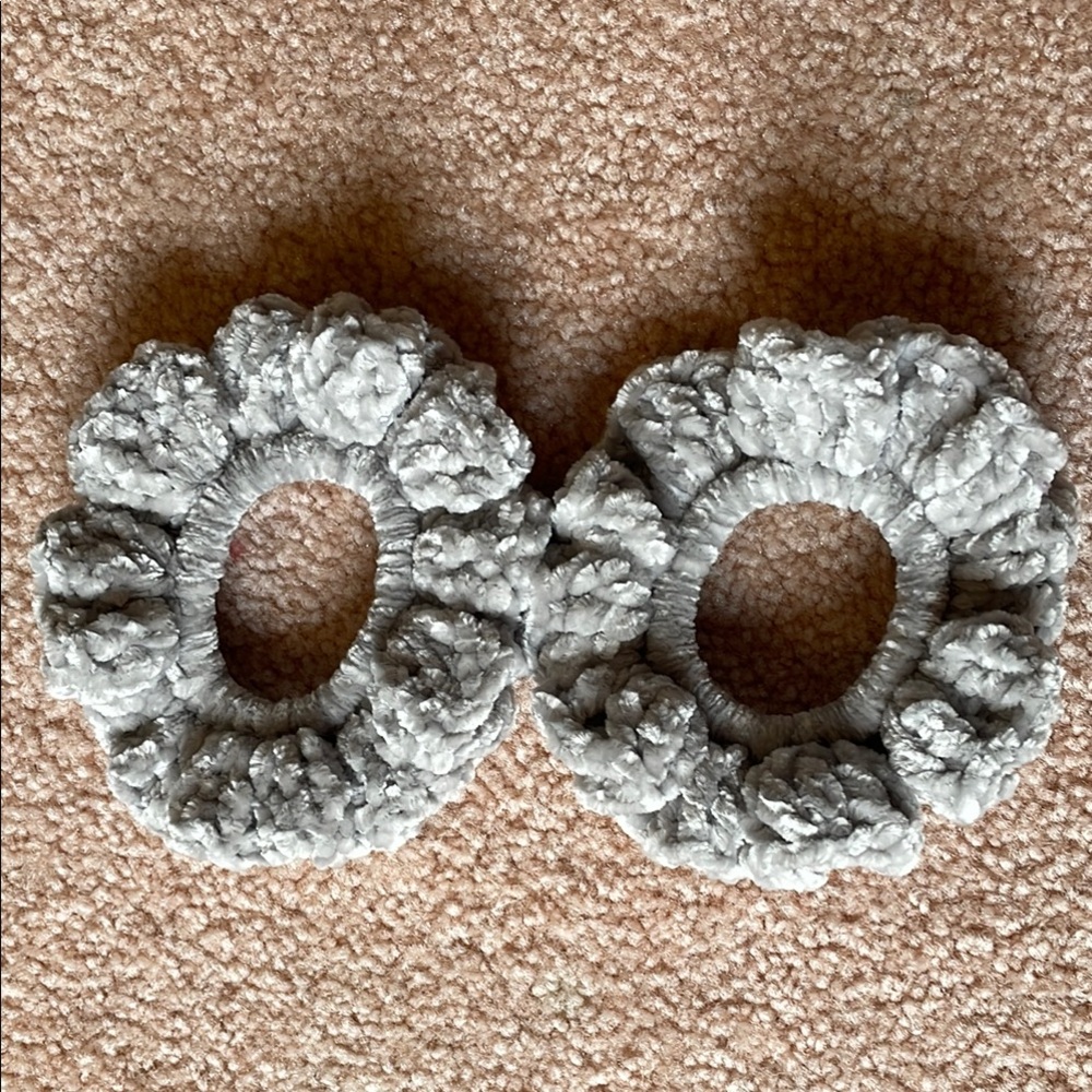 Gray Velvet Scrunchies Set